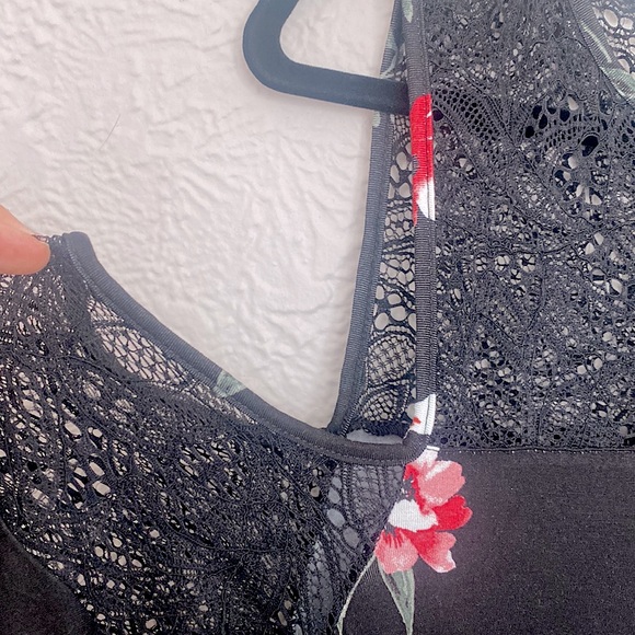 NWT. Torrid Black and Red Flower Off the Shoulder Dress. Size 1. - Picture 3 of 4